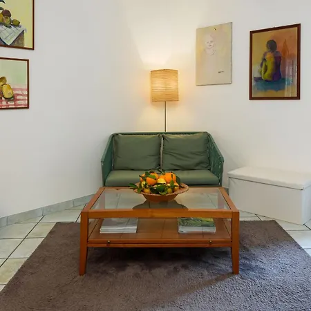 Virgilio House 公寓 *
